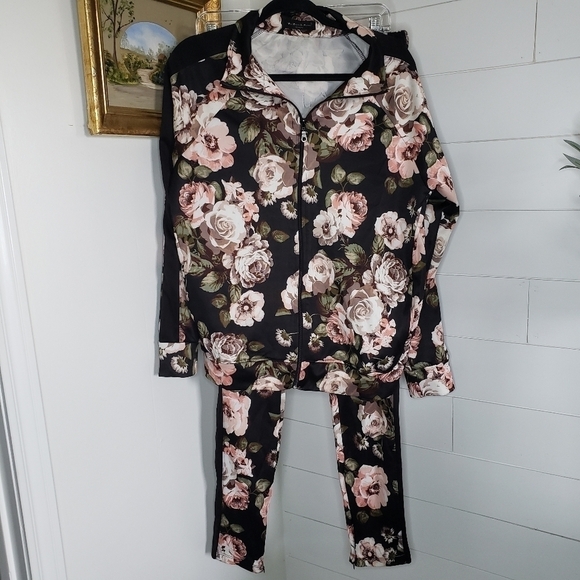 WEIV Where Everyone Is A visionary Floral Track Suit Large - Picture 1 of 11